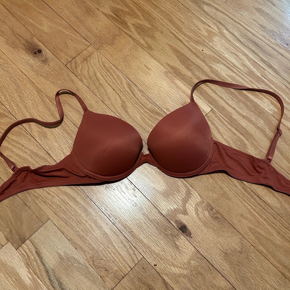 Victoria’s Secret PINK wear Everywhere push up bra
